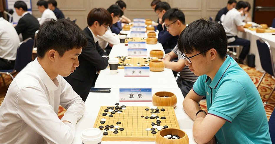 Cú sốc Thái Lan, hai thất bại của Carlsen và một tập thể Trung Quốc lặng lẽ thống trị: Ngày cờ vua thế giới tự viết lại chính mình Cú sốc Thái Lan, hai thất bại của Carlsen và một tập thể Trung Quốc lặng lẽ thống trị: Ngày cờ vua thế giới tự viết lại chính mình