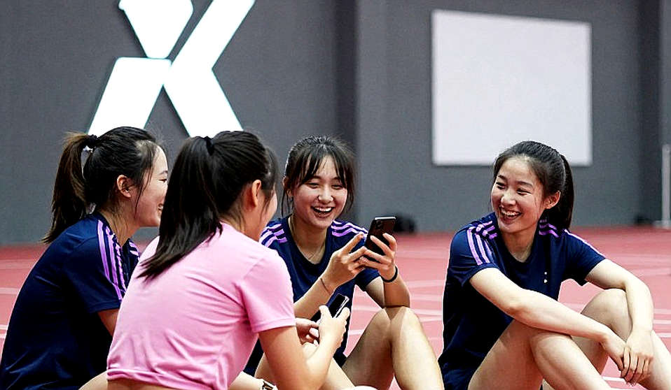 Chồng cõng vợ chạy đua tại Cần Giờ: Phía sau khoảnh khắc 200 mét và câu chuyện về một nền điền kinh đang mở rộng cánh cửa Chồng cõng vợ chạy đua tại Cần Giờ: Phía sau khoảnh khắc 200 mét và câu chuyện về một nền điền kinh đang mở rộng cánh cửa