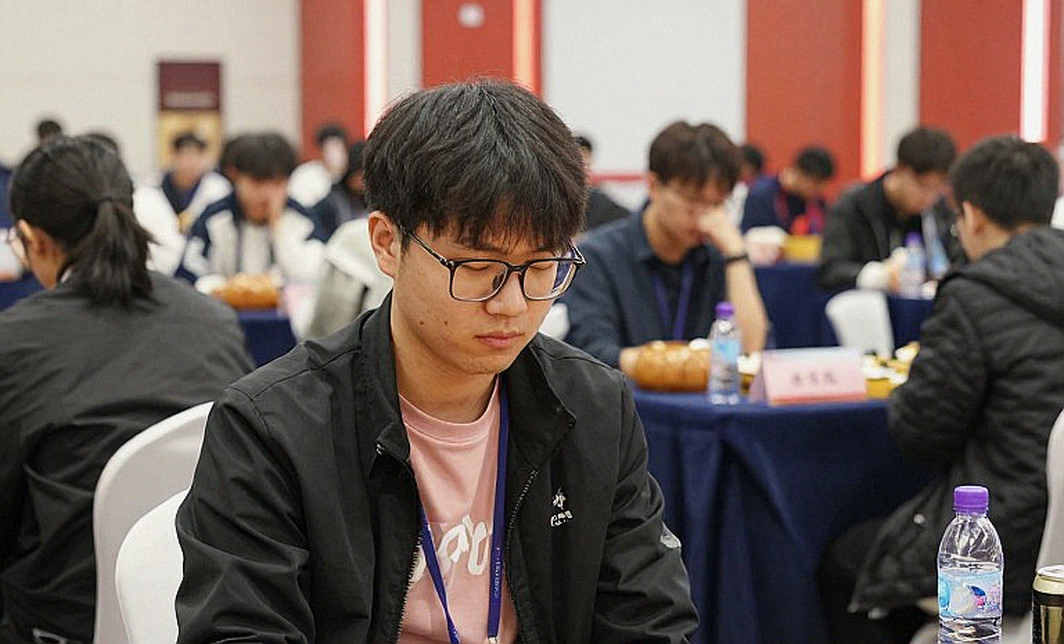 Riot Games and the Storm of Criticism at Champions Shanghai: When the Mouse Decides Instead of the Shooter