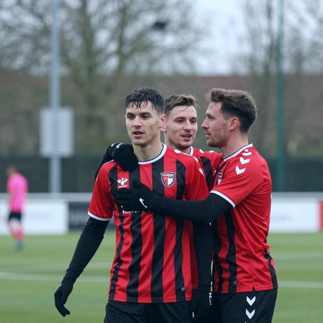 Vùng Xám Của Hợp Đồng: Khi Cầu Thủ Trẻ Việt Nam Rơi Vào Thế 'NEET' Trên Sân Cỏ Vùng Xám Của Hợp Đồng: Khi Cầu Thủ Trẻ Việt Nam Rơi Vào Thế 'NEET' Trên Sân Cỏ