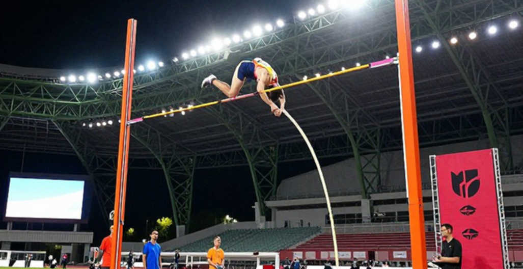 22,10 giây và một quảng cáo: Amy Hunt, đường chạy 200m và câu hỏi ai được kể câu chuyện về cơ thể vận động viên nữ