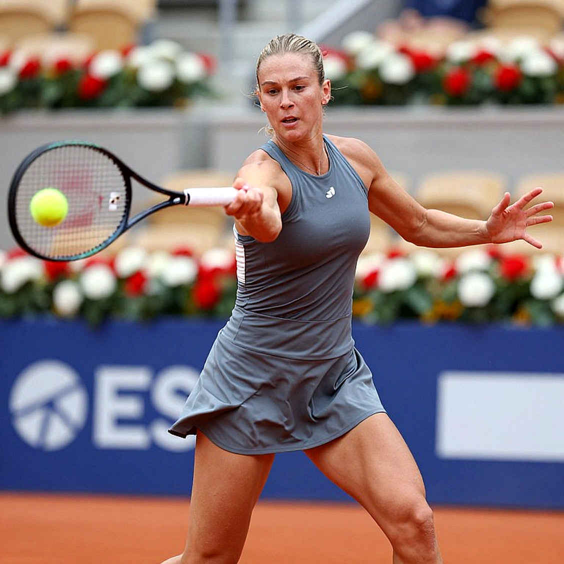 Fernandez Rallies Past Chwalinska in Singapore: A Win Built at the Net, Not the Baseline Fernandez Rallies Past Chwalinska in Singapore: A Win Built at the Net, Not the Baseline