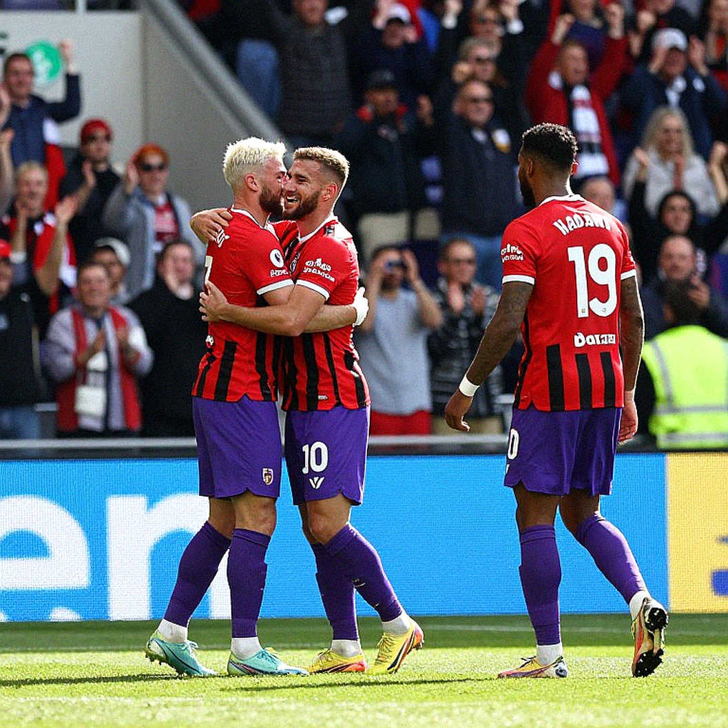Stoke 2-1 Sheffield United: Two Goals in Eleven Minutes and Three Contracts Waiting to Be Read Stoke 2-1 Sheffield United: Two Goals in Eleven Minutes and Three Contracts Waiting to Be Read