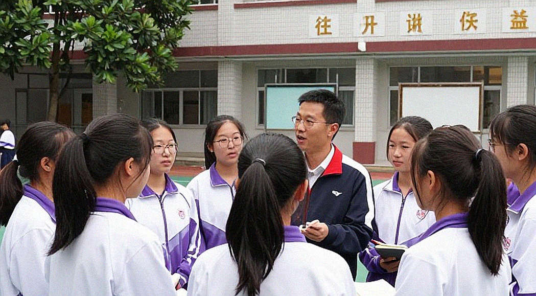 Mùa giải đấu lớn: kỷ luật của người viết không kết luận vội Mùa giải đấu lớn: kỷ luật của người viết không kết luận vội