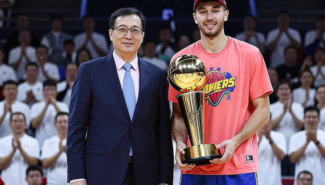 Clippers xin lỗi người hâm mộ, án phạt lịch sử và cuộc đại tu đội hình bắt đầu từ con số 0 Clippers xin lỗi người hâm mộ, án phạt lịch sử và cuộc đại tu đội hình bắt đầu từ con số 0